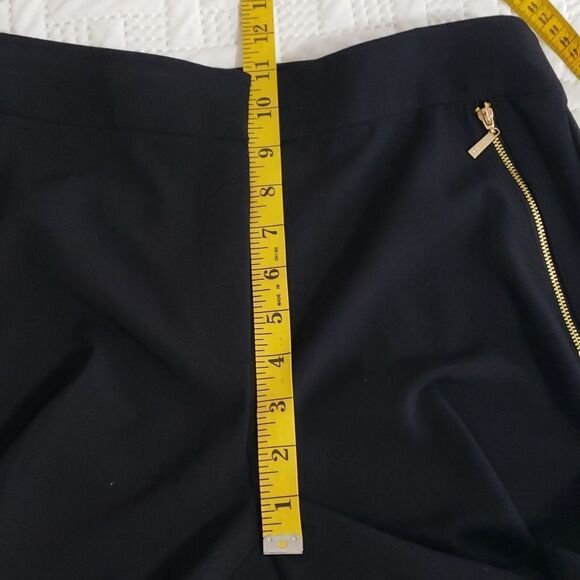 Tahari. NWOT. Black Straight Leg Dress Pants. Size M - Picture 9 of 12